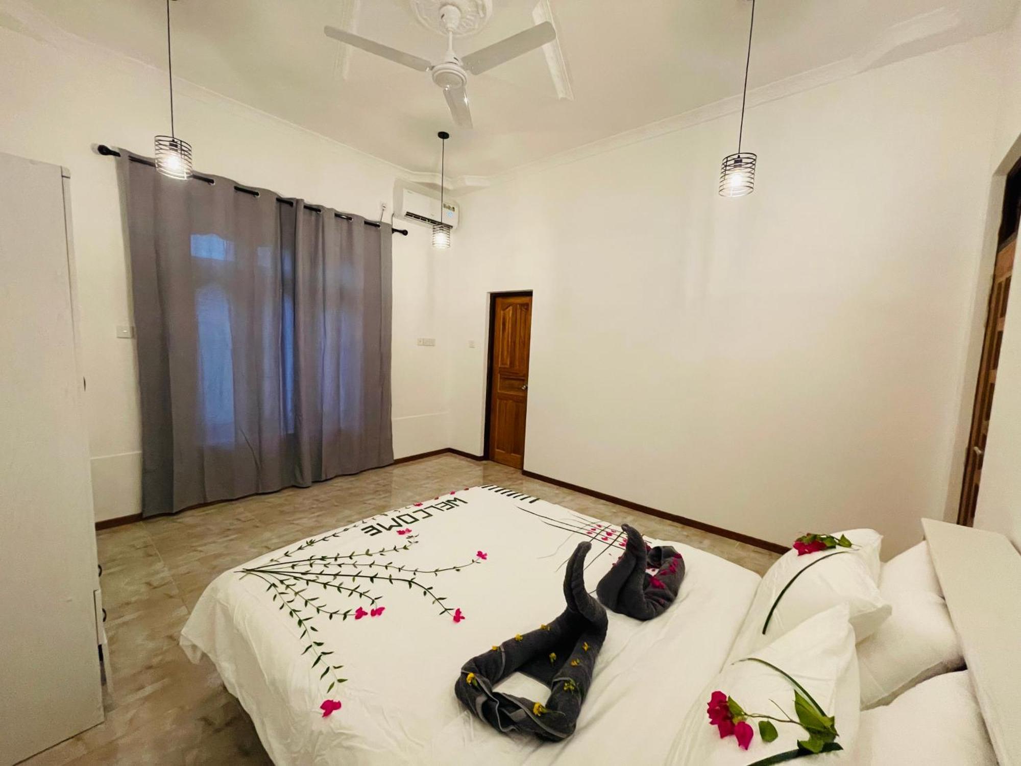 White Tern Maldives Hotel Maamigili Eksteriør billede