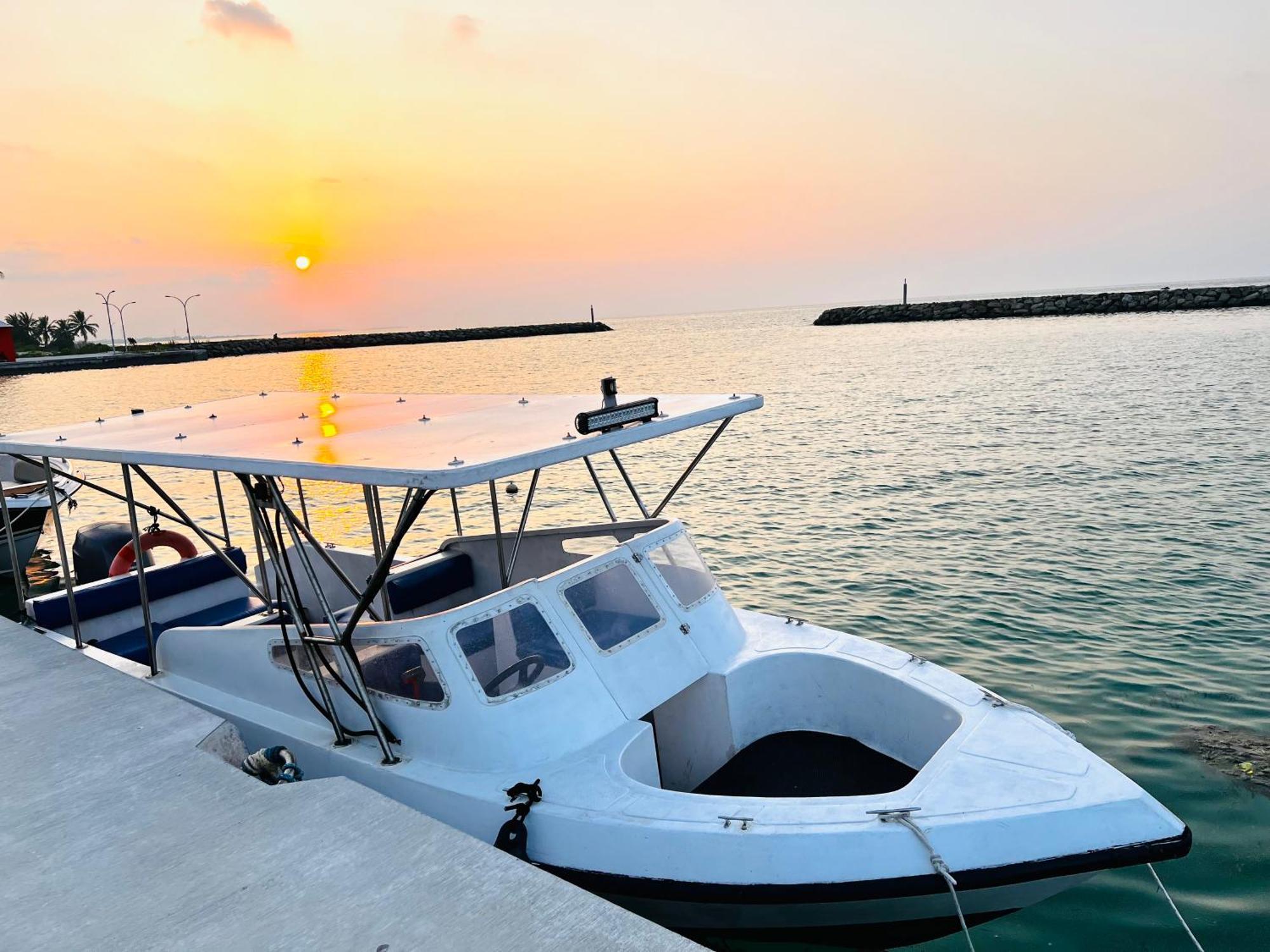 White Tern Maldives Hotel Maamigili Eksteriør billede